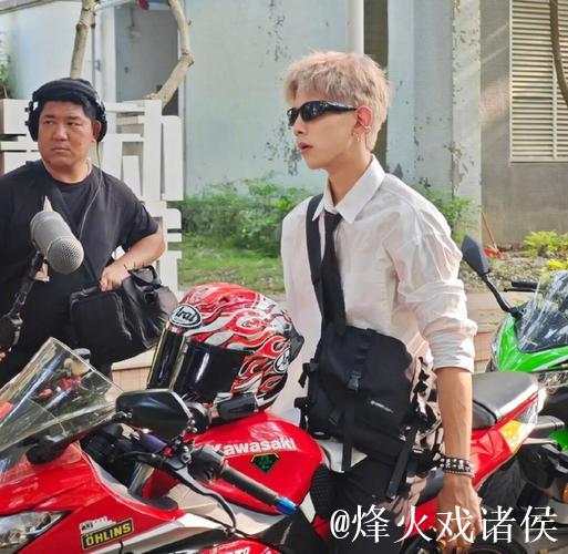 中超球员失业转行 靠颜值成为偶像短剧男主 中超球员失业转行 靠颜值成为偶像短剧男主