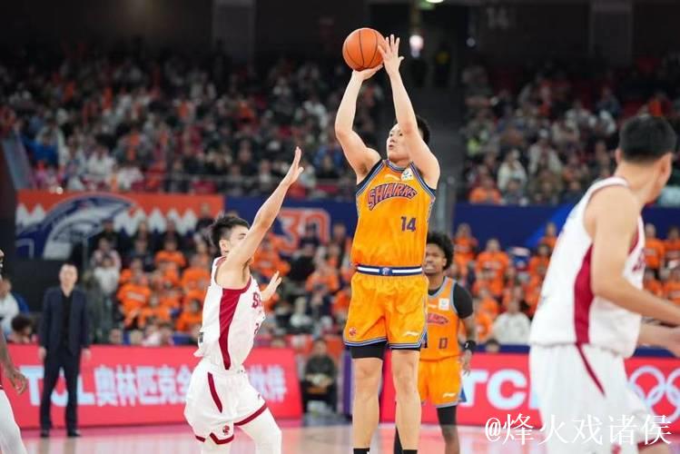 九连胜!上海大鲨鱼主场战胜山西队 九连胜!上海大鲨鱼主场战胜山西队