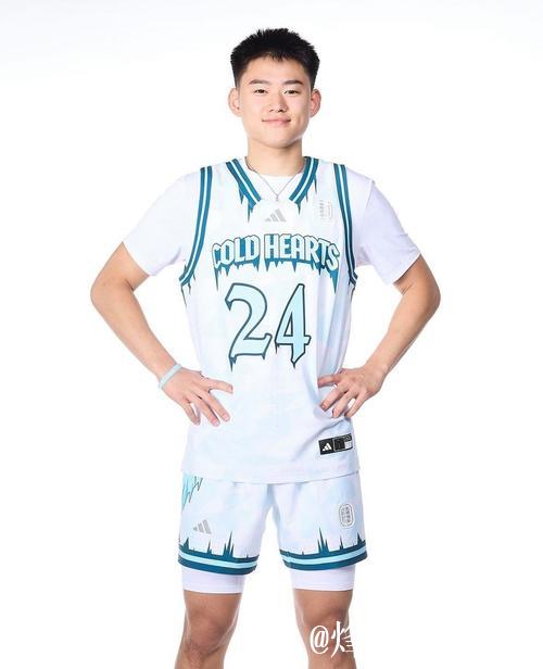 赵维伦:第一次穿上国家队战袍 那感觉太棒了 赵维伦:第一次穿上国家队战袍 那感觉太棒了